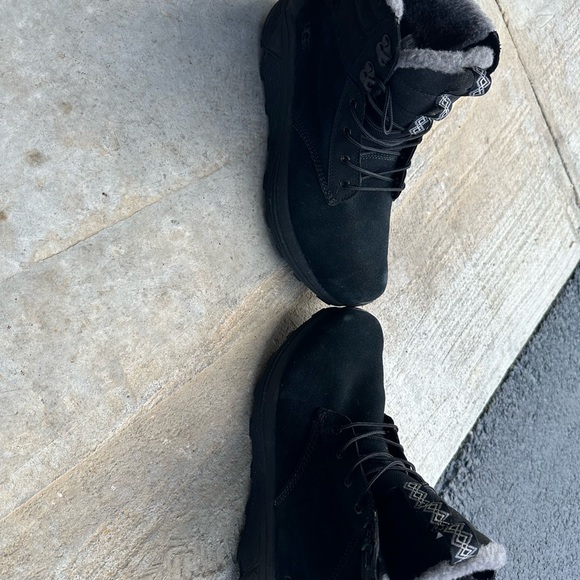 Black Fur-Li - Picture 1 of 4